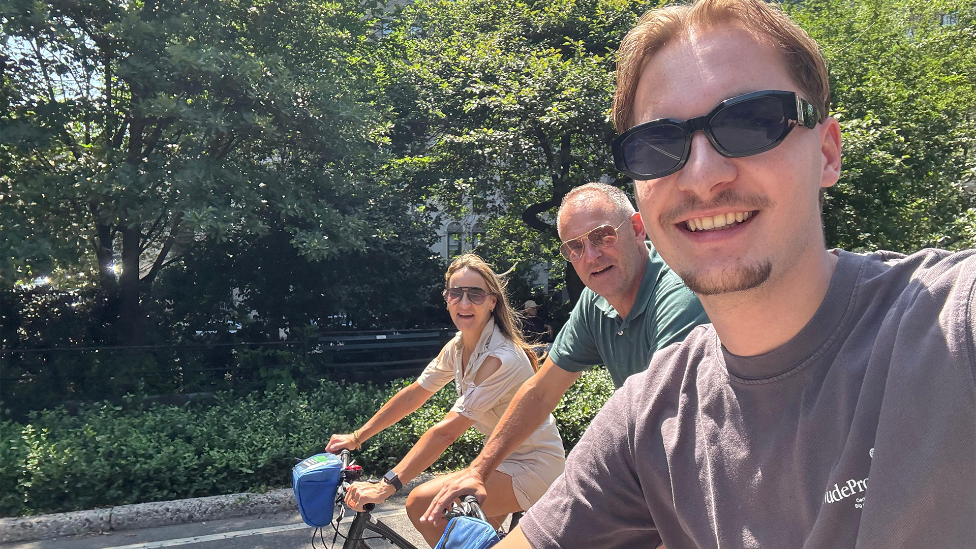 Fytse troch Central Park mei de famylje