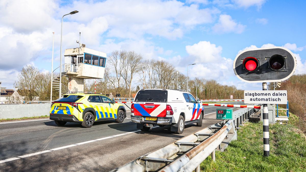 A7 richting Sneek dicht door storing Kruiswaterbrug | Afsluitdijk richting Noord-Holland weer open