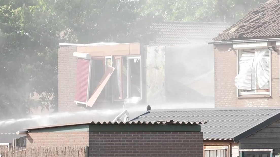 De 60-jarige bewoner van de woning aan de 32ste straat Hillekensacker in Nijmegen die op 13 mei ontplofte, is dinsdag aangehouden als verdachte. Hij zou de explosie zelf hebben veroorzaakt. Dat meldt de politie dinsdag. De man zal deze week worden voorgeleid aan de rechter-commissaris.
