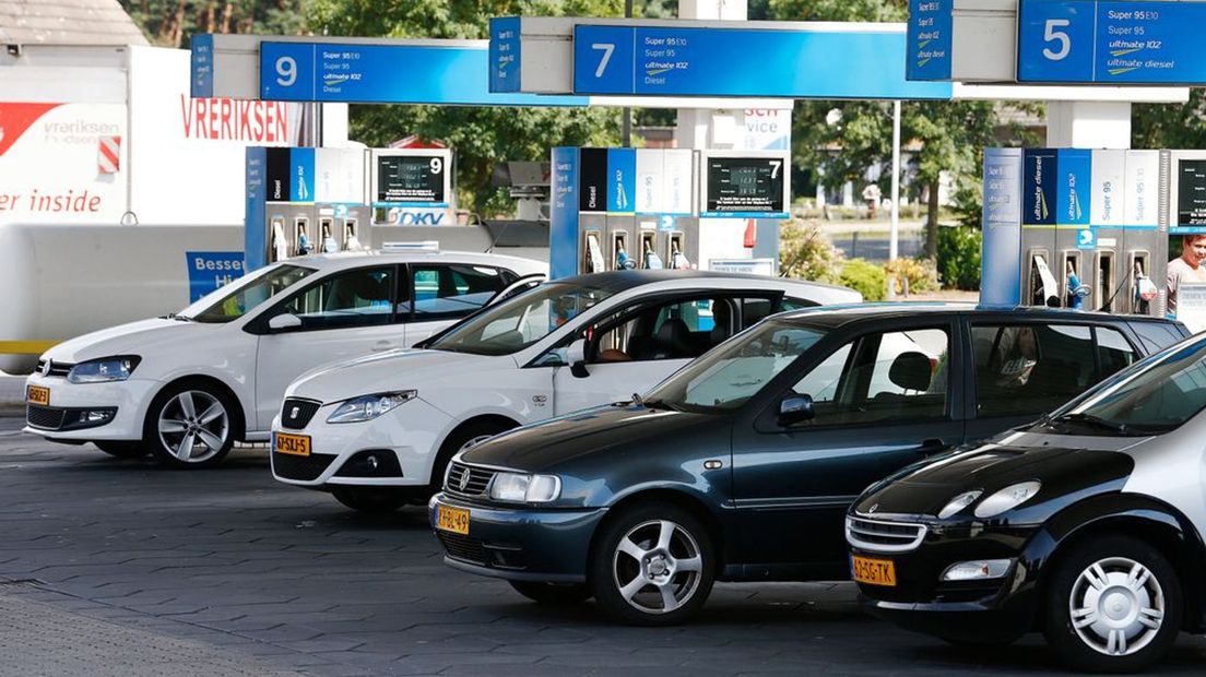 De benzineprijs in Duitsland ligt nu al lager dan in ons land.