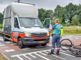 Fietser raakt gewond bij botsing met bakwagen in Roden