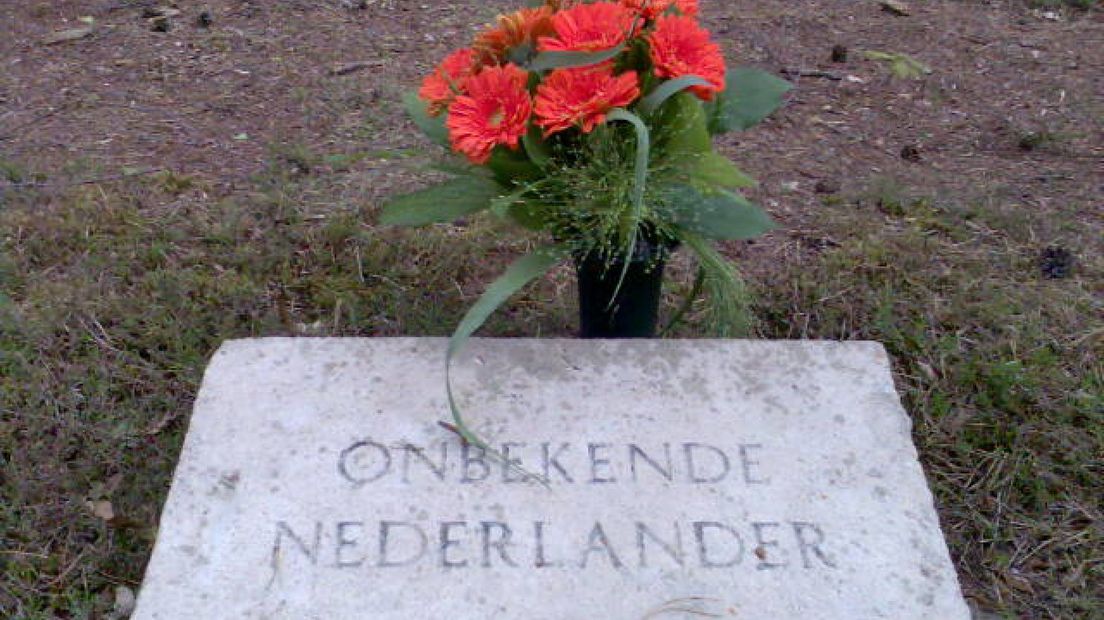 Herdenking erebegraafplaats Loenen