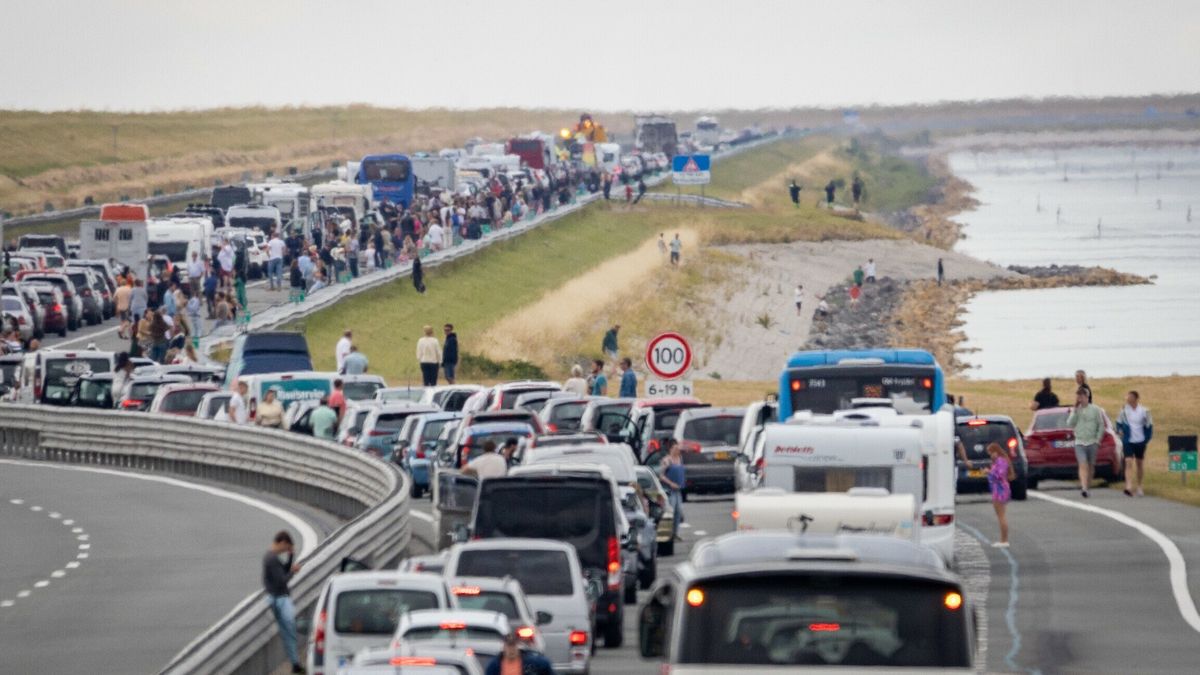 112-nieuws 30 juni: Ongeluk op Afsluitdijk | Lichaam gevonden in water in Leeuwarden