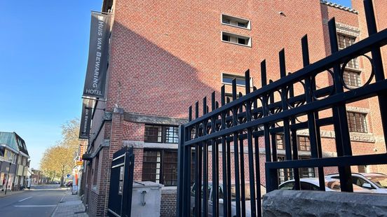 Almelo wil COA en hotel een dwangsom van 1600 euro per dag opleggen Home