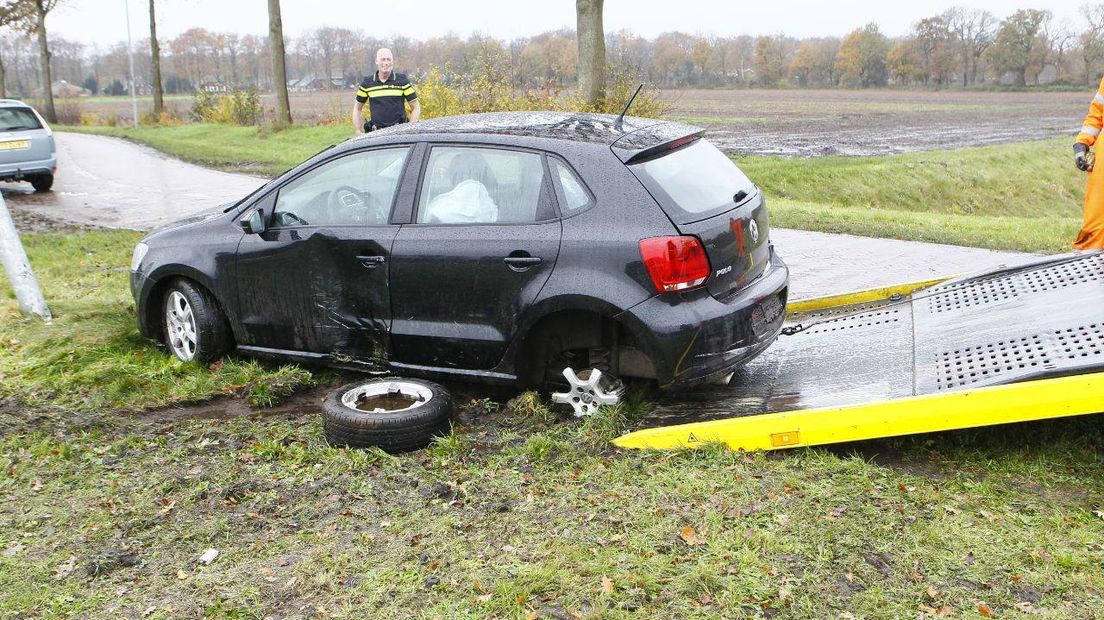 Beide auto's raakten beschadigd (Rechten: Van Oost Media)