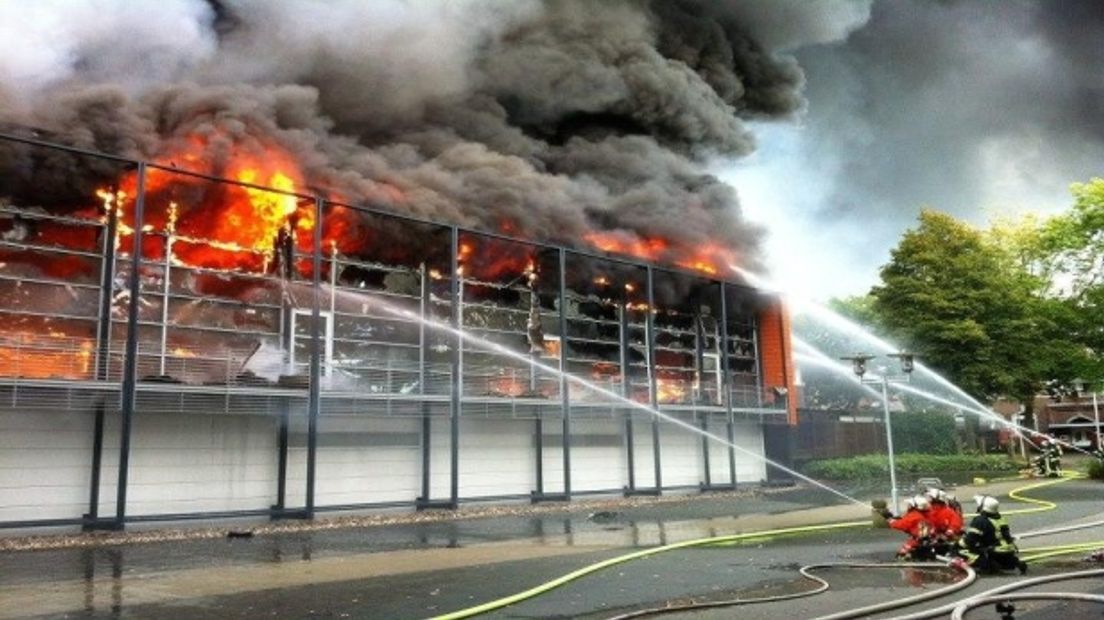 Het zwembad staat in lichterlaaie