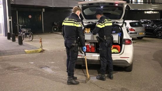 Politie houdt persoon aan en neemt hakbijl in beslag