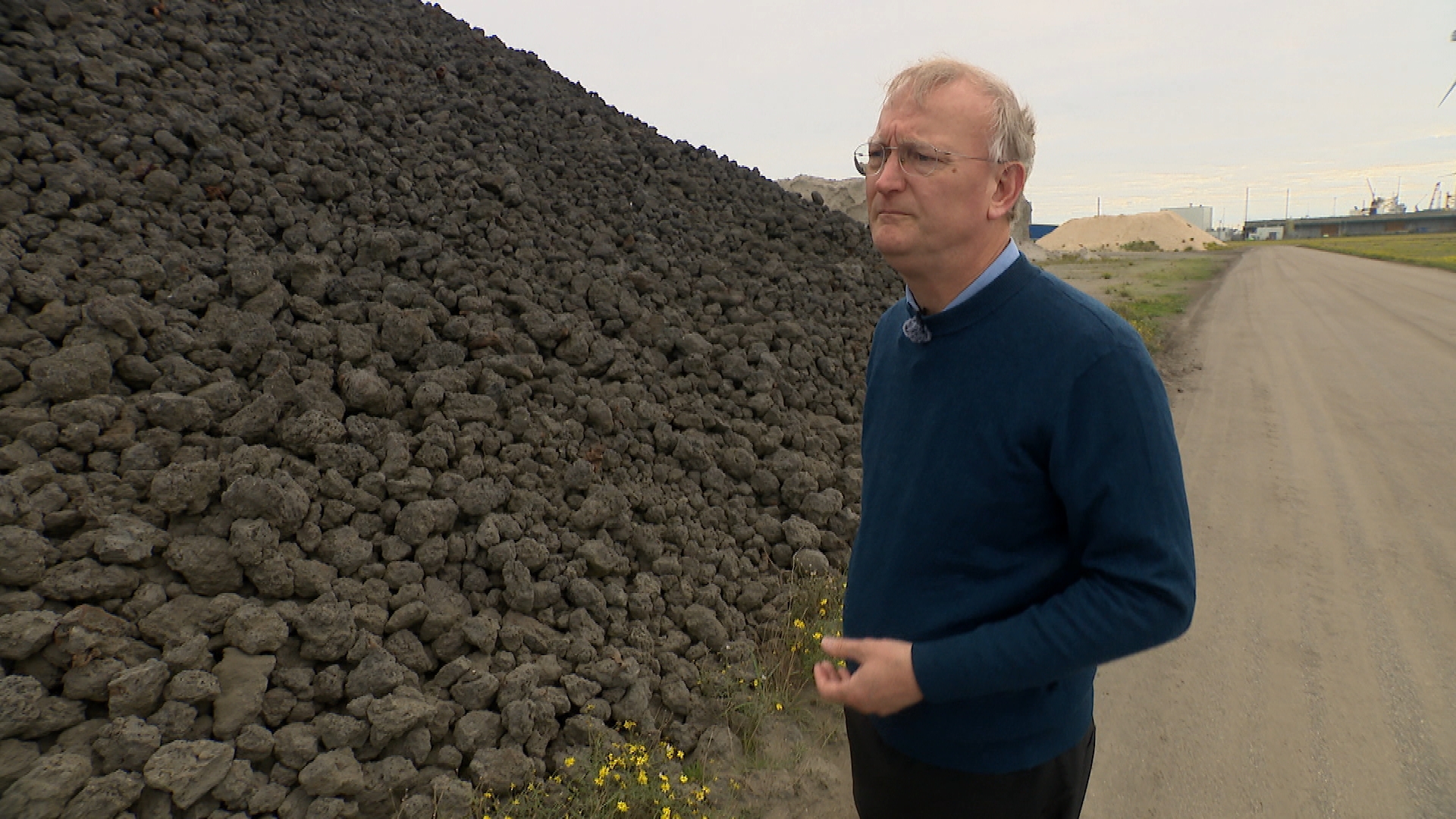 Duizenden tonnen staalslakken liggen onafgedekt in Vlissingen-Oost en Terneuzen