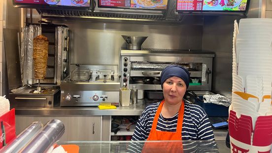 De snackbar van Nejla (54) is dag en nacht open: ‘Ik geef één waarschuwing, daarna bel ik de politie’