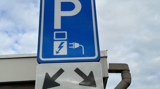 'Liever meer parkeerplaatsen dan meer laadpalen'