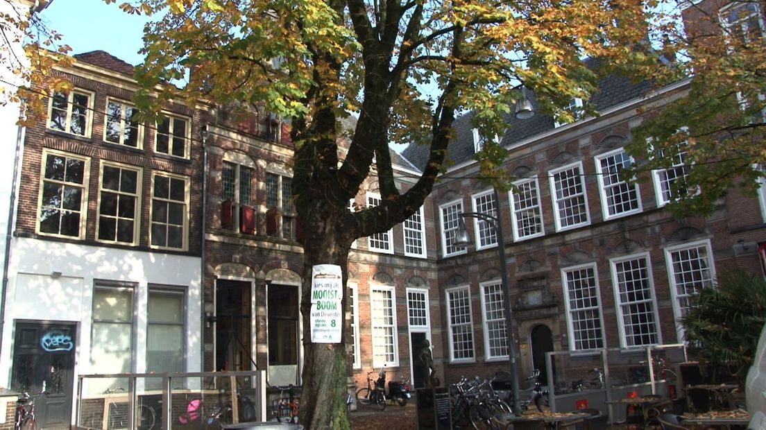 Het voormalige gerechtsgebouw aan de Deventer Brink waar het Speelgoedmuseum komt