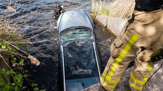 Vissers ontdekken auto in Veluwemeer