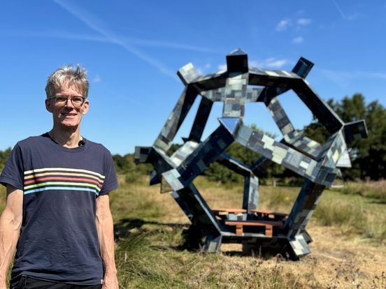 Wandelaars laten zich verrassen bij Folly Art Norg: 'Het is nutteloos, maar sexy'