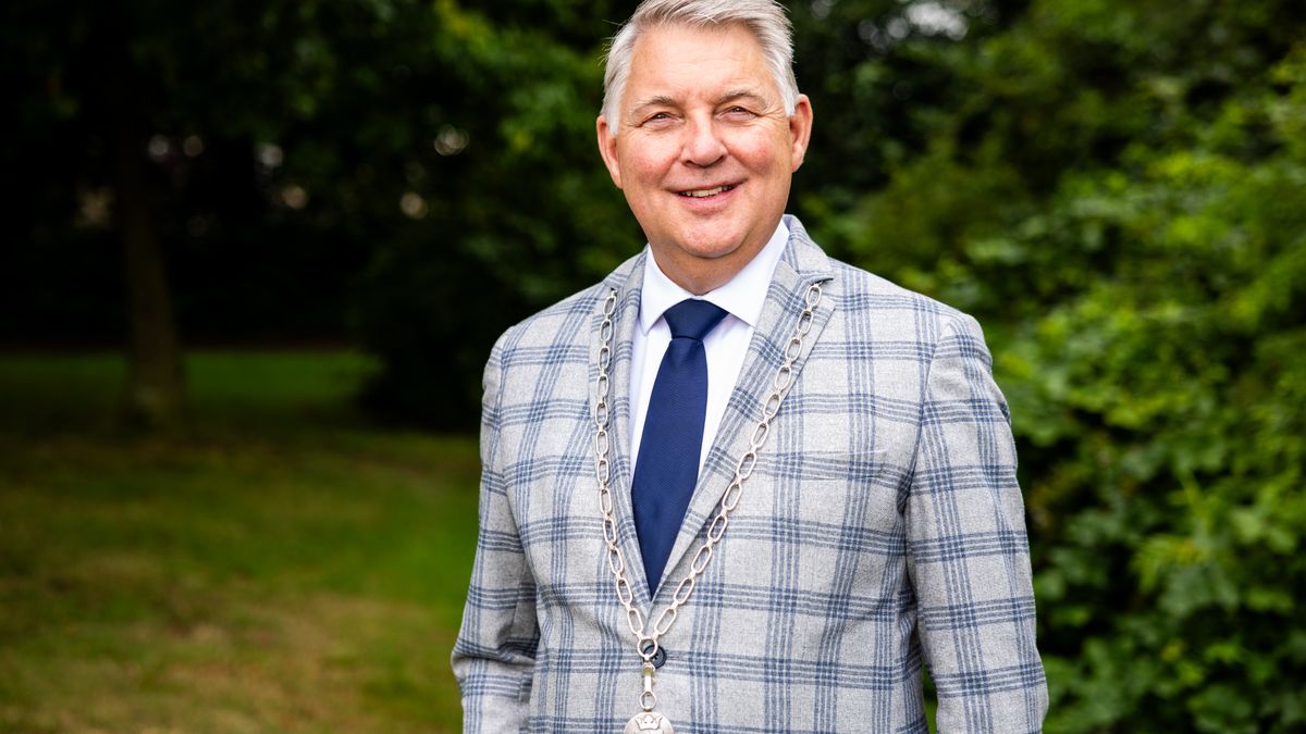 Hans Vroomen stopt als burgemeester van Ommen