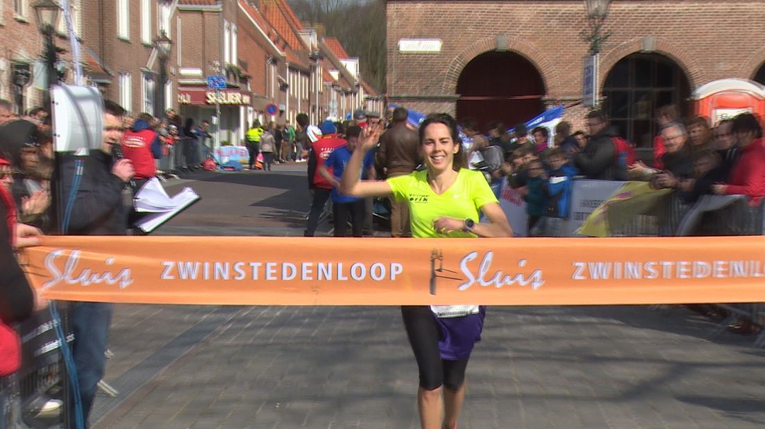 Barbier en Engels winnen Zwinstedenloop (video)