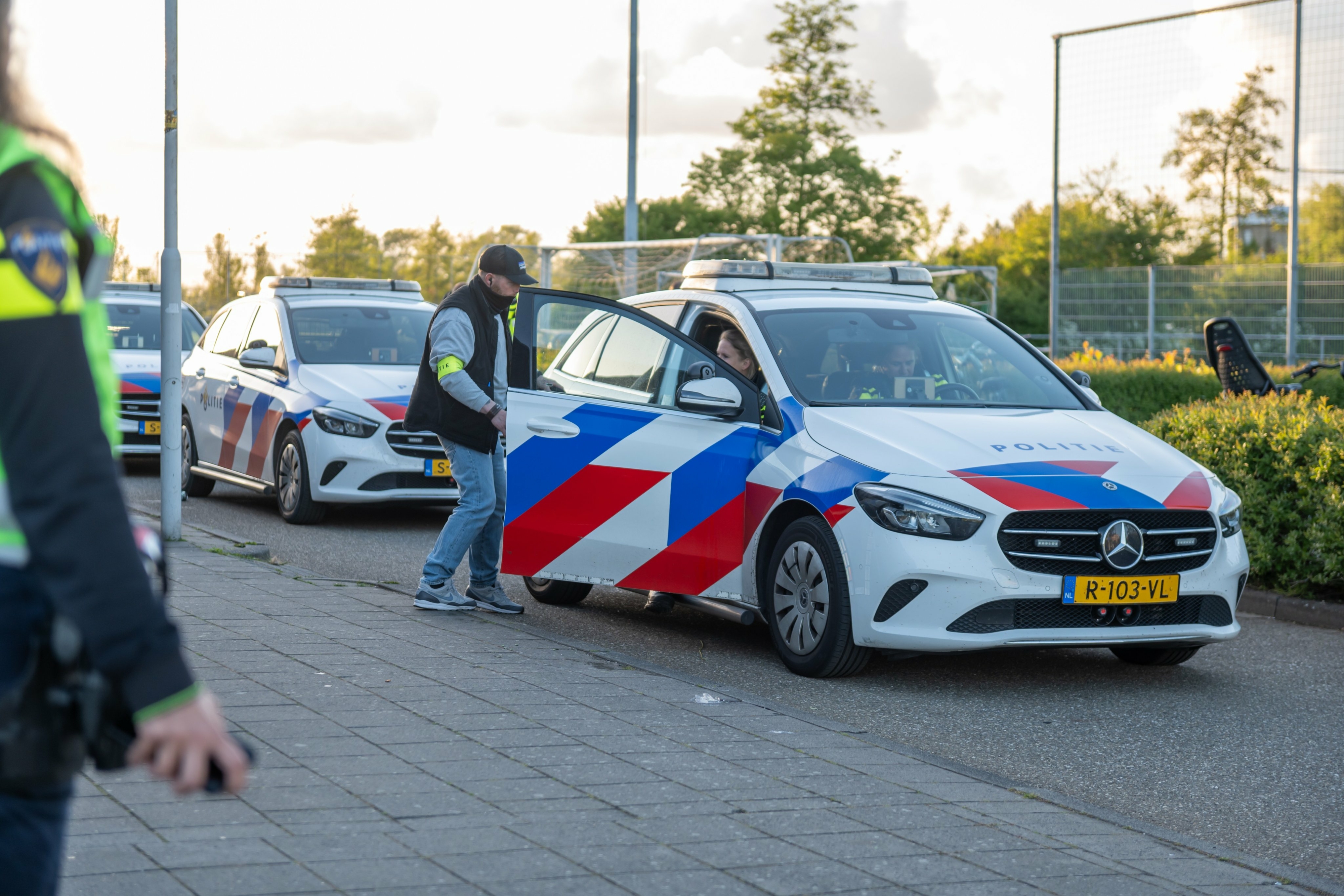 Fjochtpartij by Snitser fuotbalklup Waterpoort Boys, plysje manmachtich oanwêzich