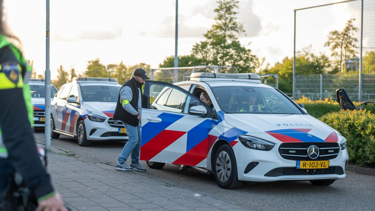 Vechtpartij bij Sneker voetbalclub Waterpoort Boys, politie massaal aanwezig