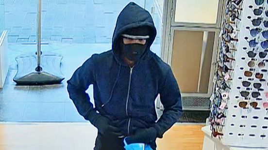 Overvaller dreigt met groot mes bij juwelier en vertrekt met gouden sieraden Nieuws