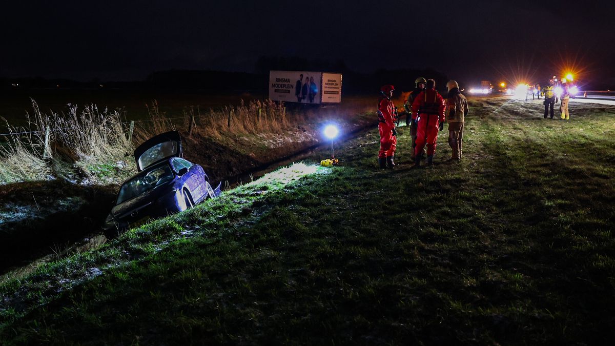 Auto raakt van de weg op A7 | Waterschade in supermarkt in Leeuwarden