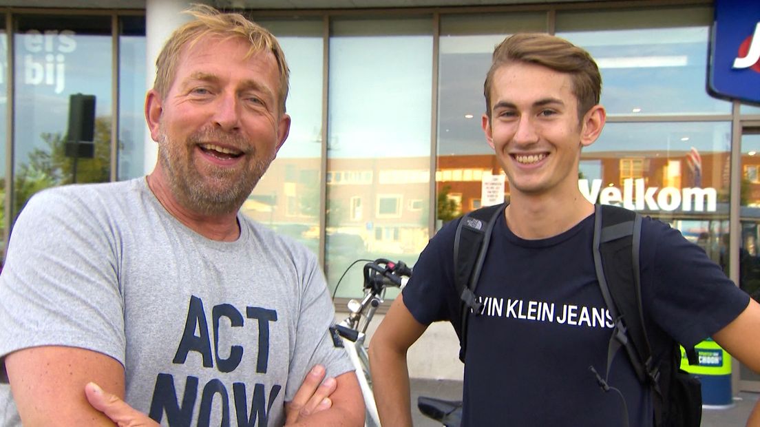 Richard Willemse gaf zijn moeder op voor de Omroep Gelderland Kerstbomenactie. Harm Edens is een bekende van zijn moeder Annie Bremer Luijken, ofwel Tante Annie tijdens de Nijmeegse Vierdaagse. Achter haar aanstekelijke lach gaat echter een groot verdriet schuil. De man van Annie moest afgelopen jaar wegens dementie uit huis worden geplaatst.