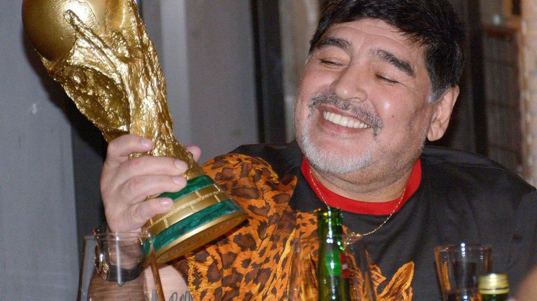 Diego Maradona met de wereldbeker