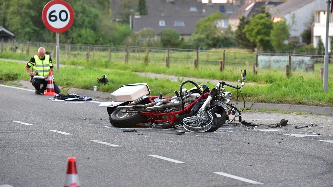 Motorrijder overlijdt na botsing met auto