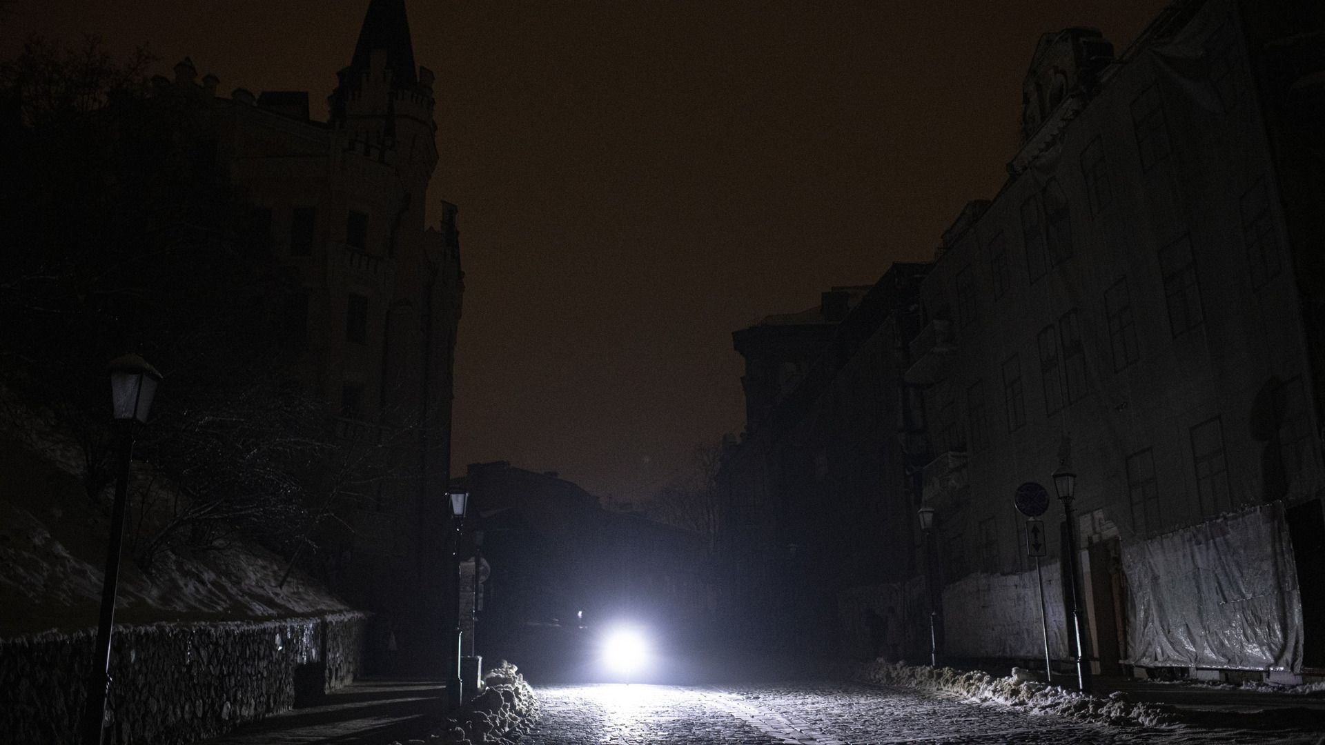 Het is donker in Kiev, waar de stroom niet meer werkt
