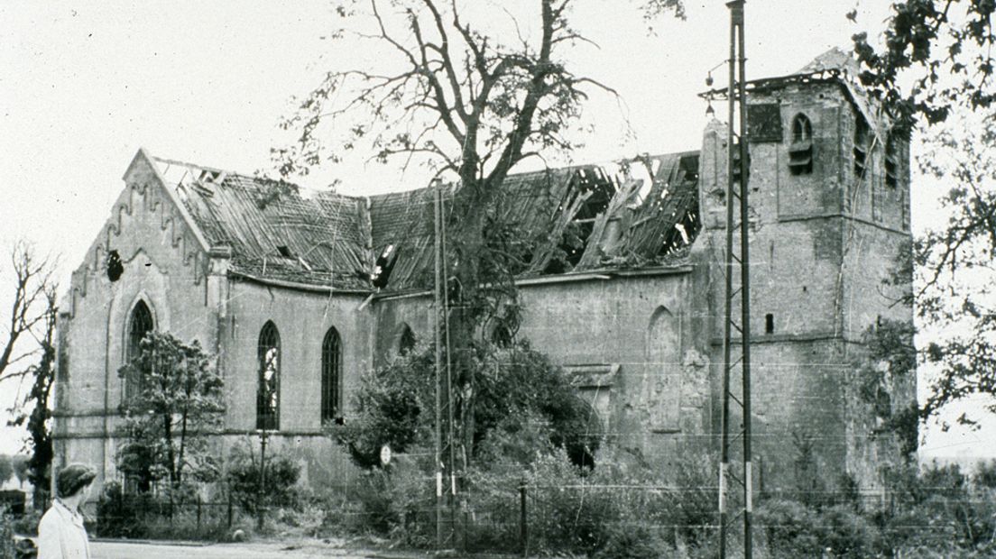 De  oude kerk van Oosterbeek na Market Garden - Publiek Domein