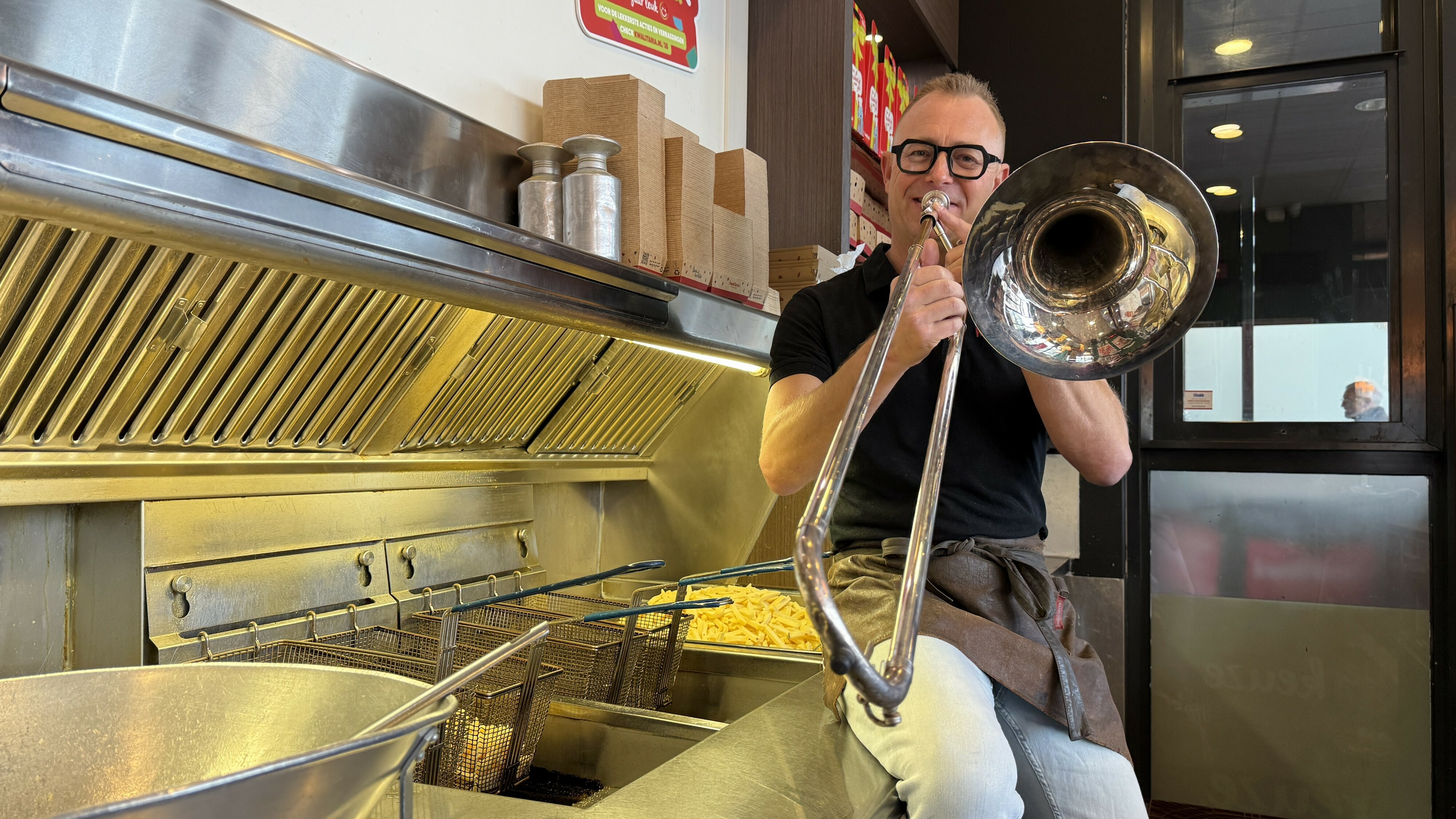 Michael ruilt deze feestdagen kroketten in voor Chinese concertzaal: 'Ben maar een lompe koperblazer'