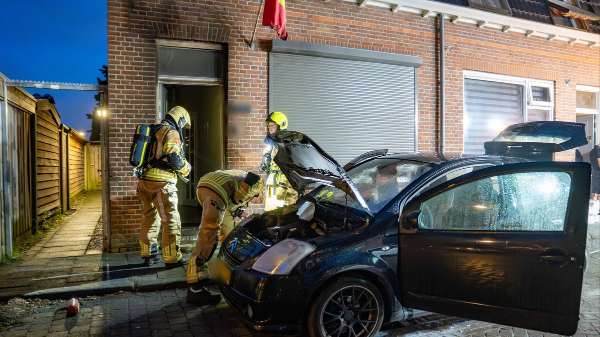 Auto total loss bij aanslag met brandbom bij woning Rode Dorp in Deventer