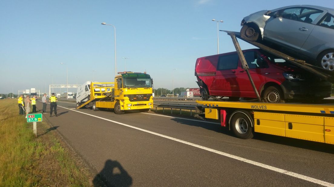 De verbindingsweg van de A50 naar de A1, richting Hengelo, is weer vrij. Daar gebeurde woensdagochtend een ongeluk met meerdere auto's.