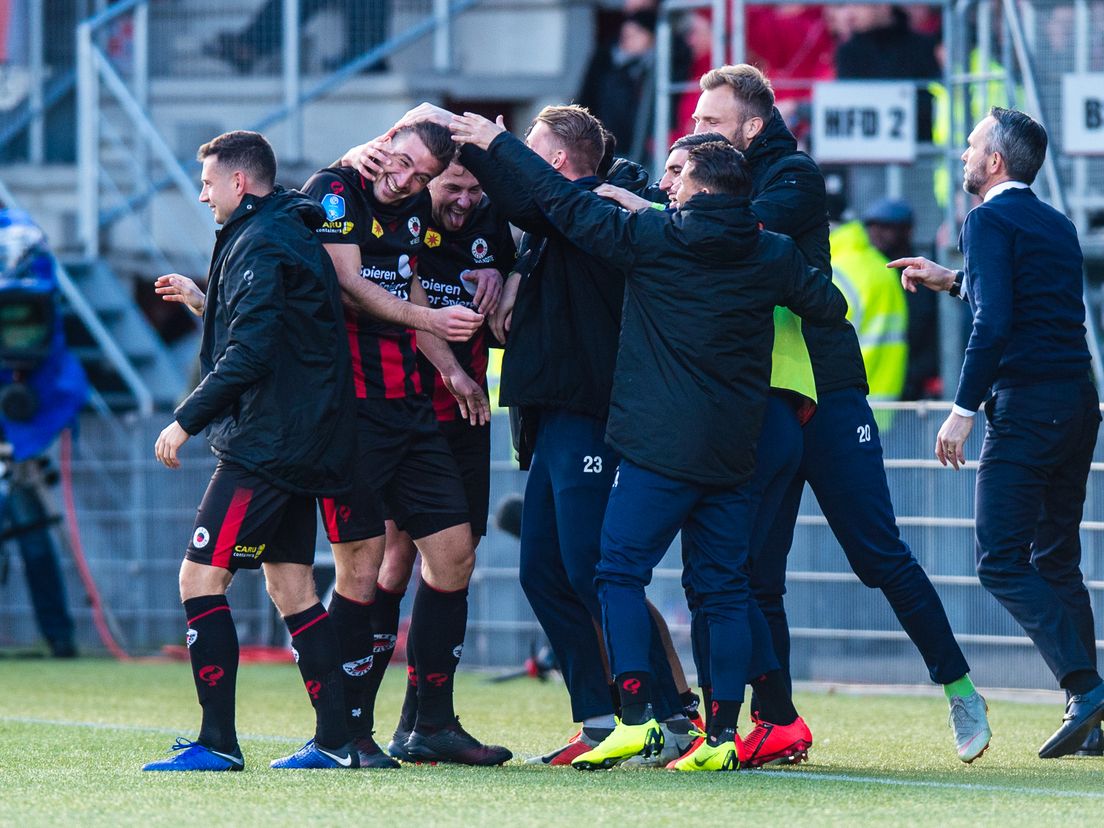 Excelsior viert feest na de late winst op Feyenoord in 2019