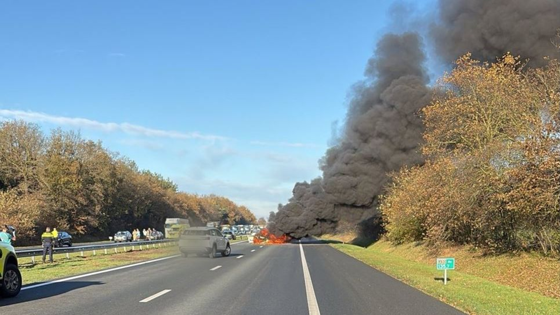A50 vrijdagavond opnieuw dicht na ongeval met brandende auto.