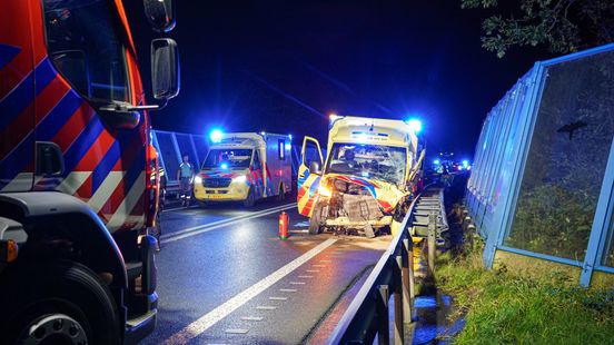 Ambulancemedewerker uit Borger-Odoorn een van de gewonden na botsing bij Nieuwe Pekela. Ambulancemedewerker uit Borger-Odoorn een van de gewonden na botsing bij Nieuwe Pekela.