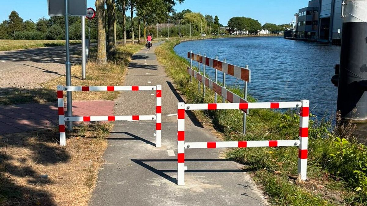 Verbazing en irritatie over hekjes die gemeente dwars op fietspad plaatste: 'Levensgevaarlijk'
