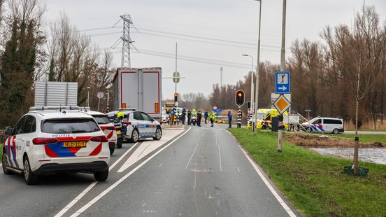 Motorrijder zwaargewond na crash, traumahelikopter geland bij ongeluk. Motorrijder zwaargewond na crash, traumahelikopter geland bij ongeluk.