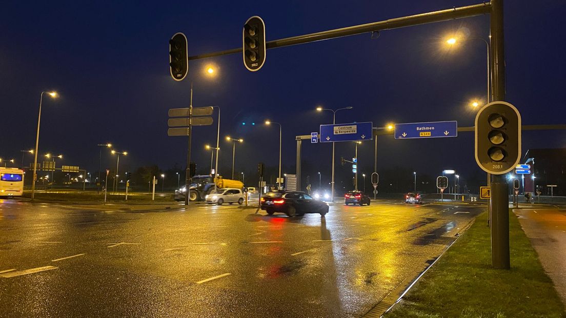 Gladheid en geen verkeerslichten op kruispunt N348 in Deventer