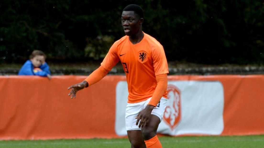 Denzel Owusu als speler van Oranje onder 17