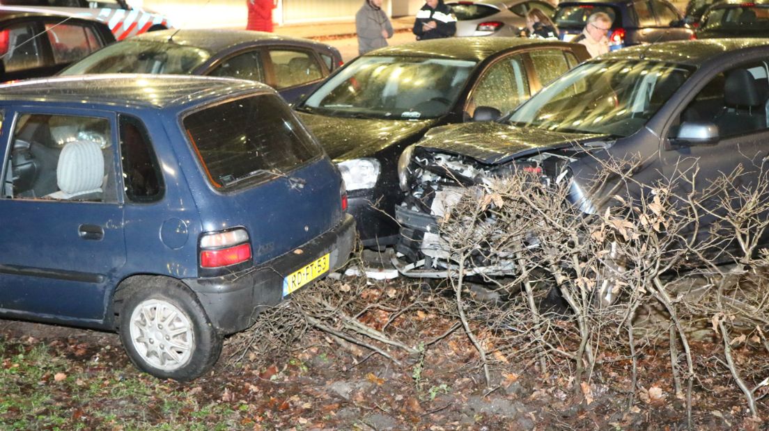 De auto's zijn door een berger weggesleept.