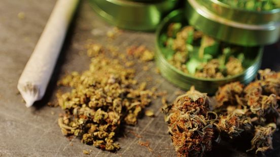 Gemeente legt drugsdealers dwangsommen van 5000 euro op