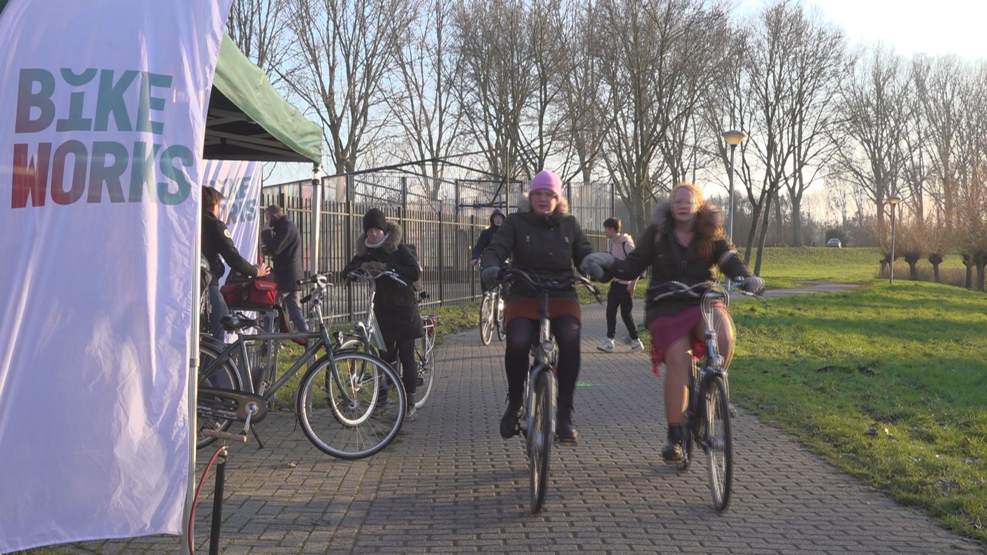 Lichtpuntje In Donkere Tijd: Campagne Fietsenmakers Om Lampen Te ...