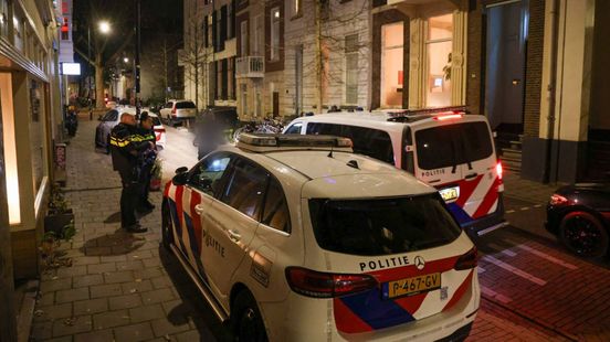 Auto ramt verkeersbord • politie onderzoekt woning