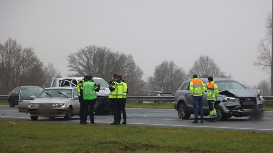 Kettingbotsing op A2 richting Vianen, tijdelijk 2 uur vertraging. Kettingbotsing op A2 richting Vianen, tijdelijk 2 uur vertraging.