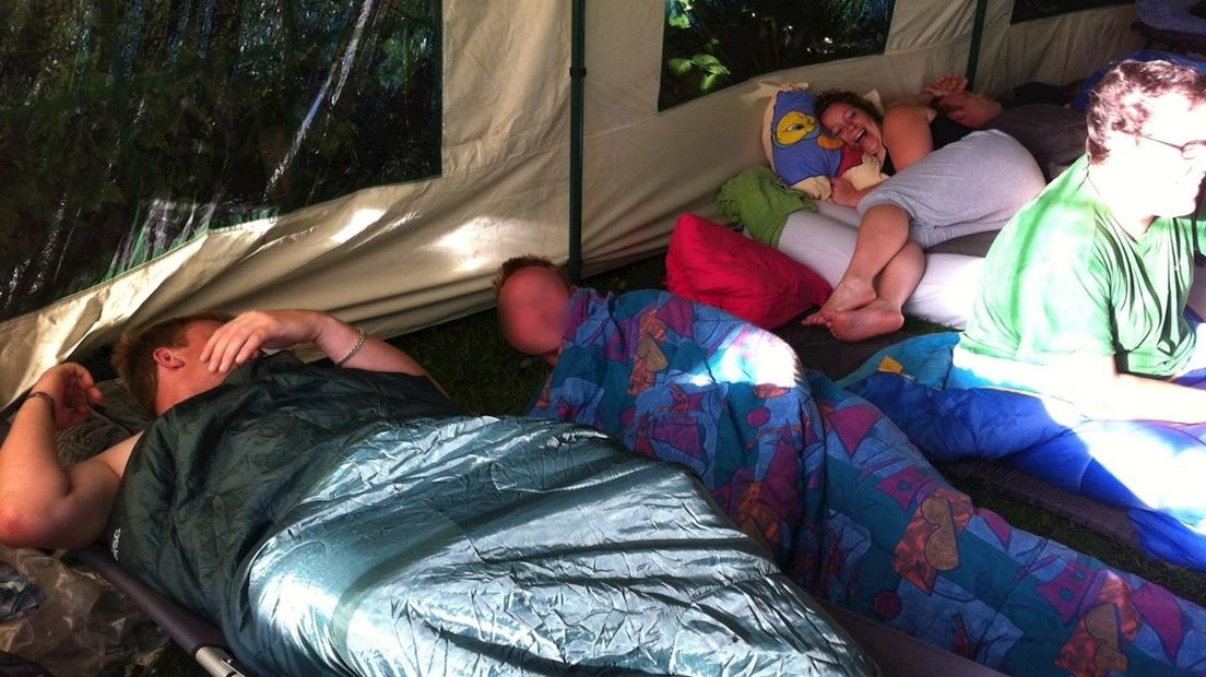 Campinggasten slapen uit