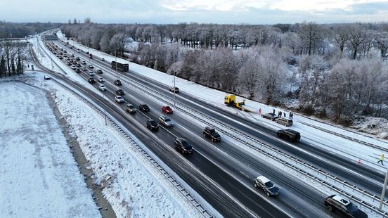 Zware ochtendspits dreigt: 'Verraderlijke rijomstandigheden'