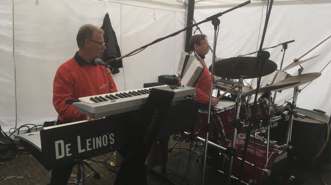Een traditie: jazzformatie De Leino's treedt op. 