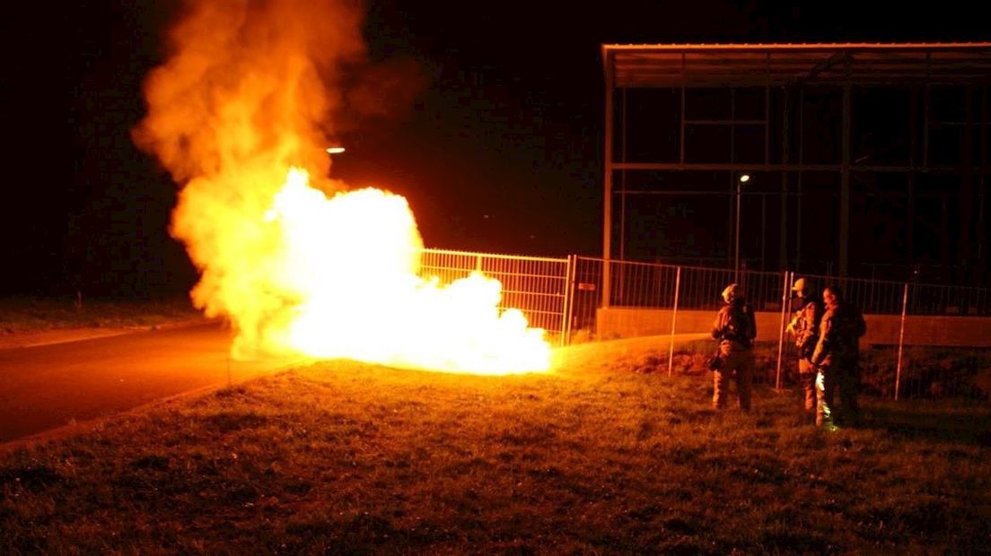 Dixi vliegt in brand in Almelo
