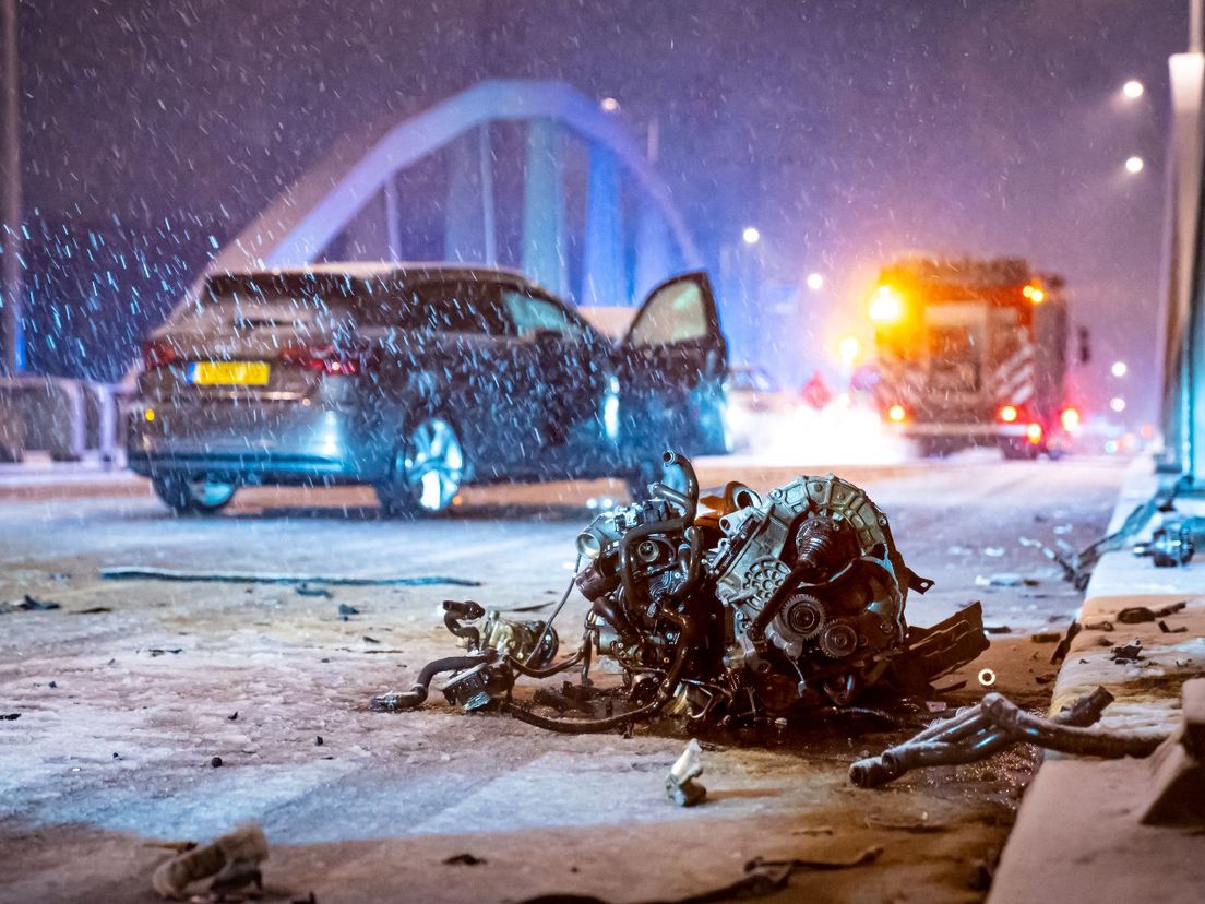 Dode en gewonden bij ongeluk op viaduct Breeweg in Rotterdam