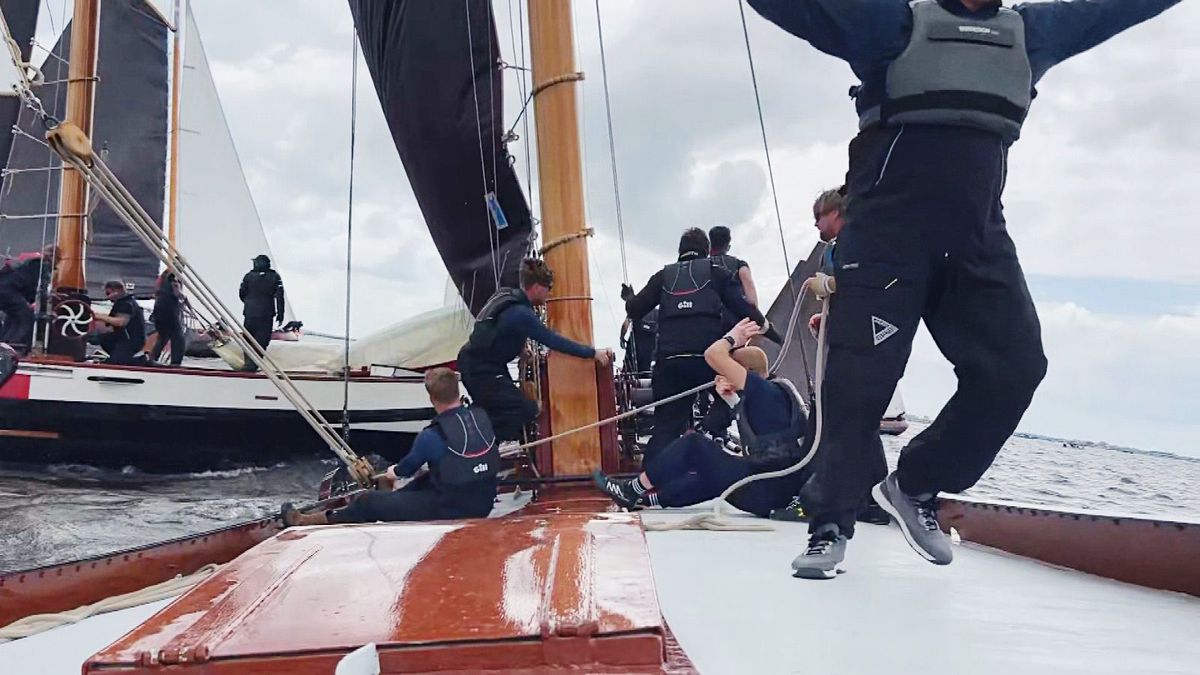 Chaos bij skûtsjesilen bij Terherne: schipper Sneek gewond, klassementsleider Earnewâld uitgevallen