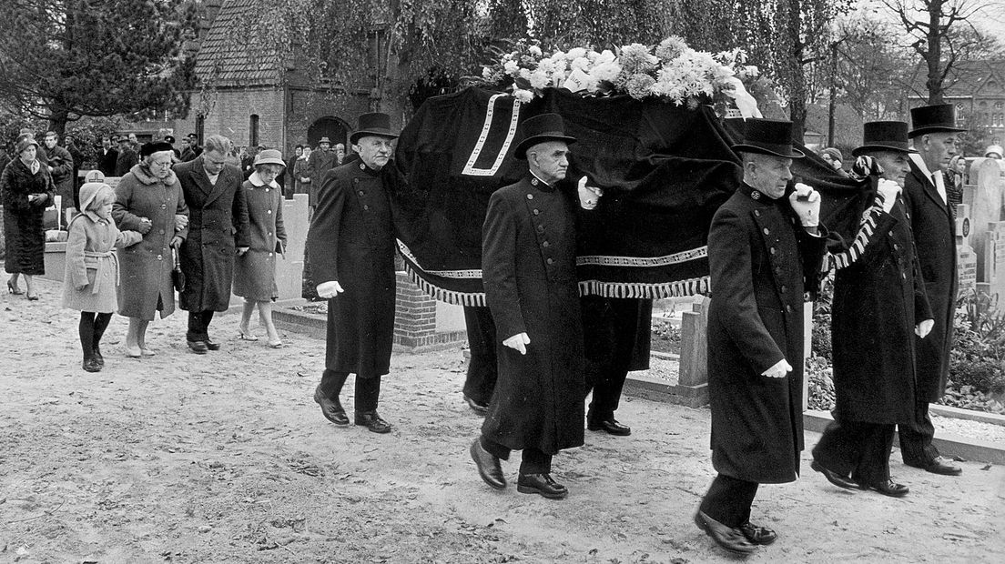 Begrafenis Theo Mastwijk in Soest, 1961.